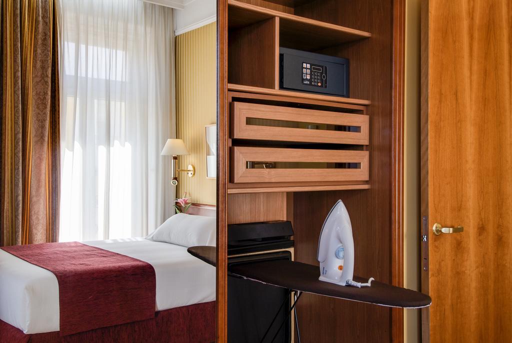 Hotel Nh Collection Madrid Gran Via Extérieur photo